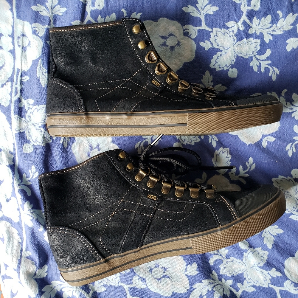 Black suede Wellesley Hiker Van's Sz 9